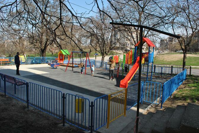 Нови детски площадки радват децата на Русе