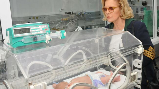 Силви Вартан с грижа за бебетата в Русе