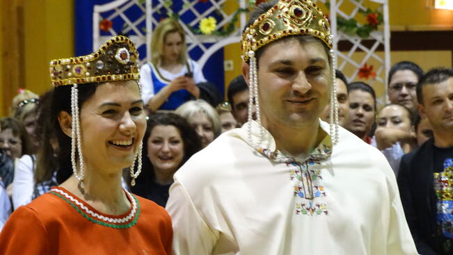Най-красиви болярин и болярка короноваха на фолклорен фестивал