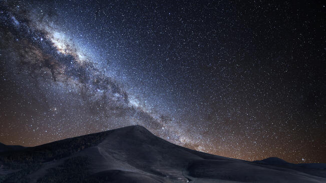 Заливат ни падащи звезди