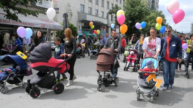 Парад на бебешките колички във Велико Търново