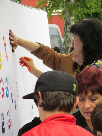 "Цветни" ръце подкрепиха В. Търново за ЕСК през 2019 г.