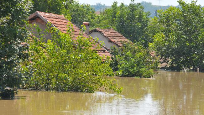 Спасителна група от Горна Оряховица евакуира 10 бедстващи в Мизия