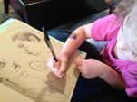 4-годишна довършва илюстрациите на майка си - СНИМКИ