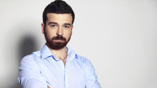 Кой е новият ти?