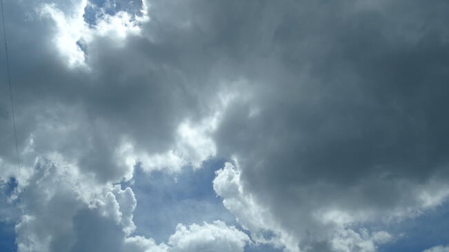 Слънцето днес едва ще се показва зад облаците