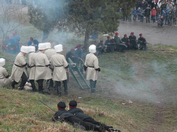 Ученици се включиха в боевете край Плевен!