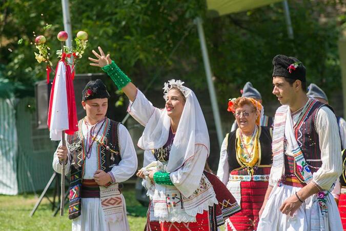 Що е то балканска сватба показаха в АЕК "Етър"! + СНИМКИ
