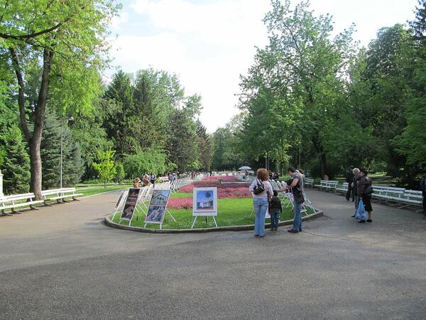 Снимки на манастири в парк "Марно поле"