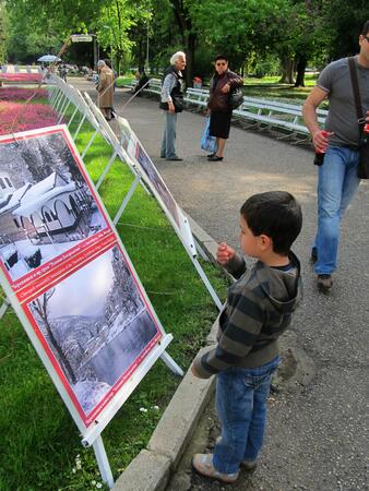 Снимки на манастири в парк "Марно поле"