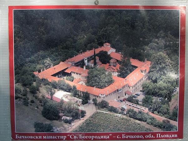 Снимки на манастири в парк "Марно поле"