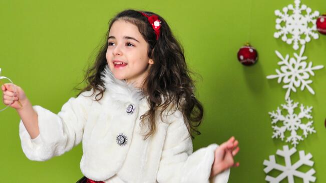 5-годишната Ая Христова влиза в певческо съревнование в Санкт Петербург 
