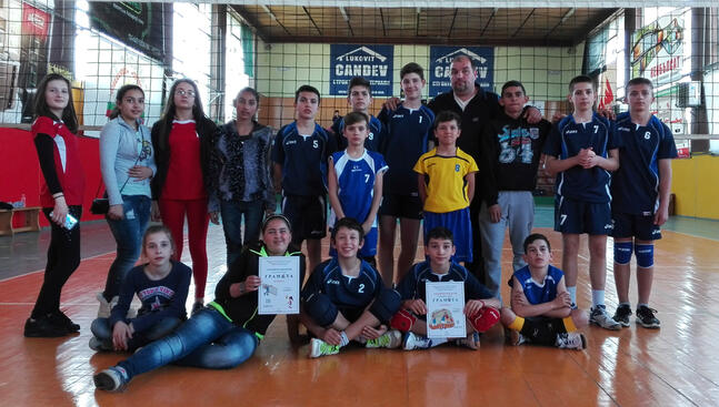 Училищни отбори от Луковитско са шампиони по волейбол в областния турнир