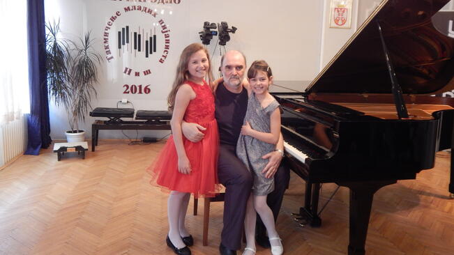Две русенски пианистки с призови места от конкурс в Сърбия