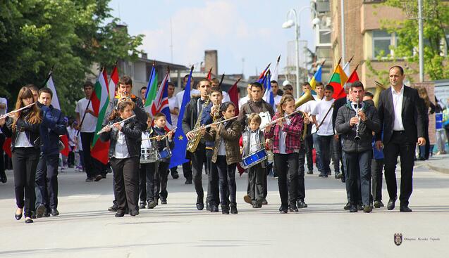 Парад на знамената и детски празник за Деня на Европа