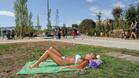Вижте как почиват жителите на Мадрид във фотоизложбата "Плажът в Мадрид"