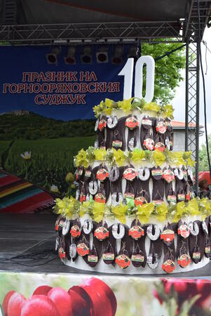 Със суджукарски игри, скари и концерти премина 10-ият Празник на горнооряховския суджук +СНИМКИ