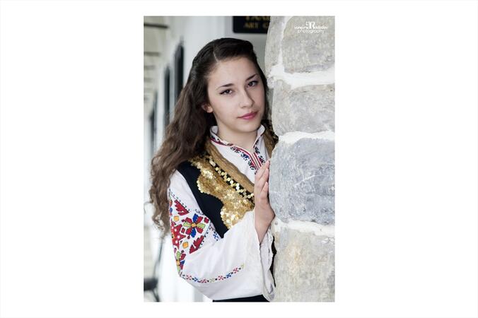 Красива българка в носия на Самоводската чаршия...
