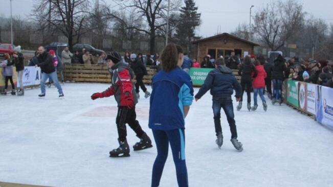 Ледена пързалка отвори врати в Горна Оряховица