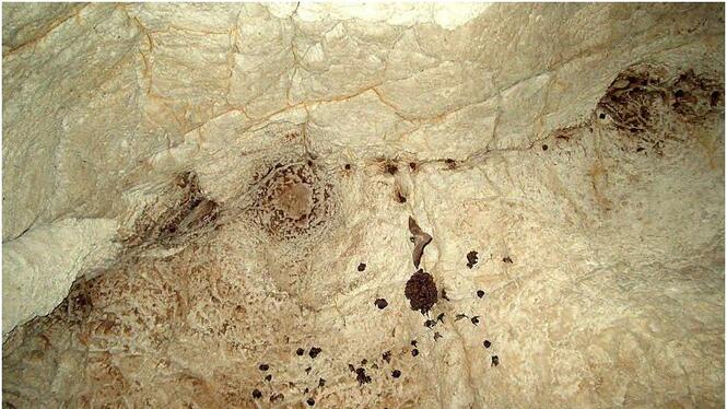 Еменска пещера