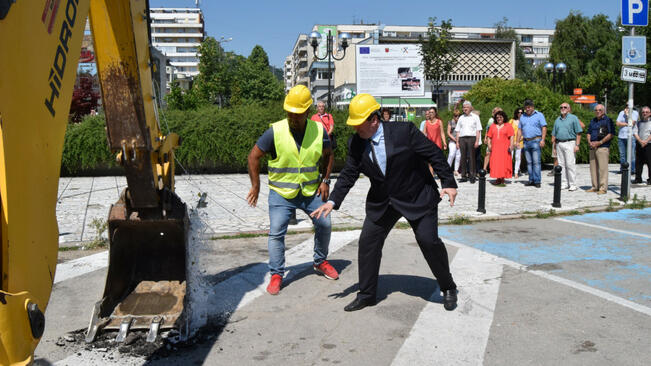 Започна изграждането на кръгово кръстовище в центъра на Горна Оряховица