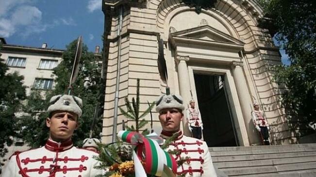 България празнува 132 години от Съединението