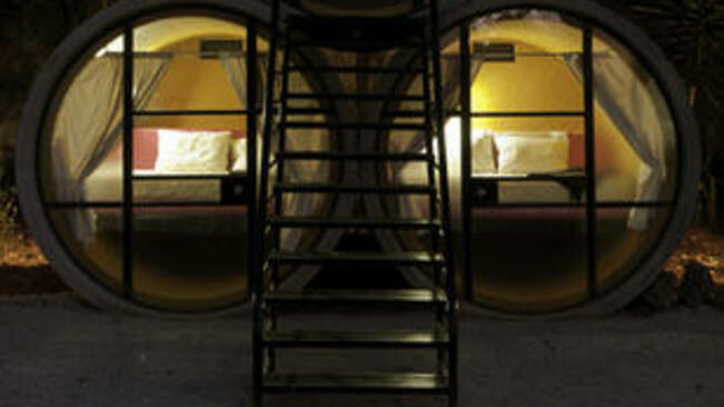 Екохотел от... тръби
