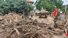 Продължава разчистването на наводнените карловски села
