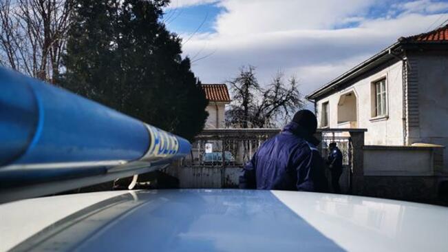 Лесничеи и полицаи помогнаха на възрастен човек да се прибере у дома във Велинград
