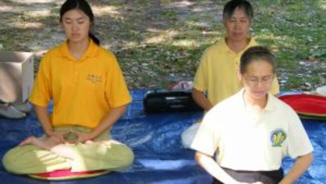 5 часа Фалун Дафа в центъра на Русе
