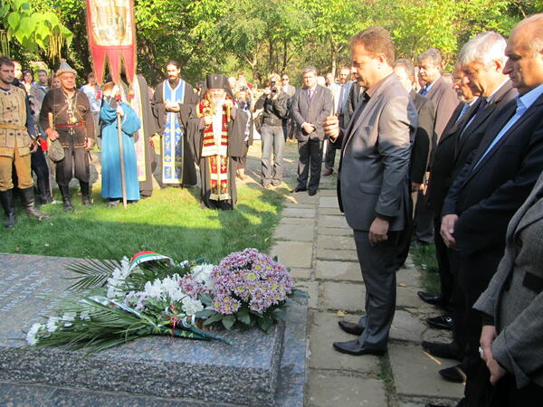 В Търново се поклониха пред паметта на Калоян и посечените боляри