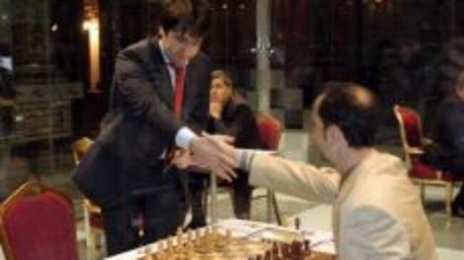 Топалов започна с реми в Билбао