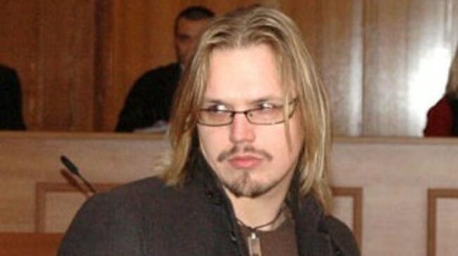 Стависки, хванат зад волана