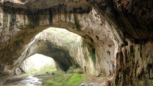 Декорите на "Непобедимите" 2 в Деветашката пещера не застрашават прилепите