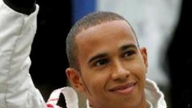 Люис Хамилтън е новият световен шампион