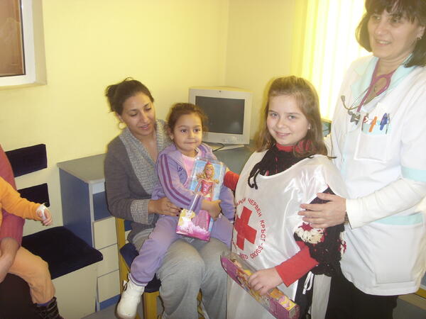 Асоциация "Силви Вартан за България" дари болни деца

