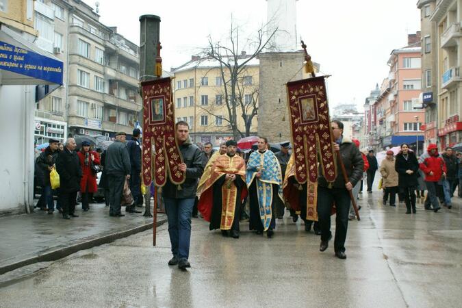 Кръста в Габрово хвана Божидар