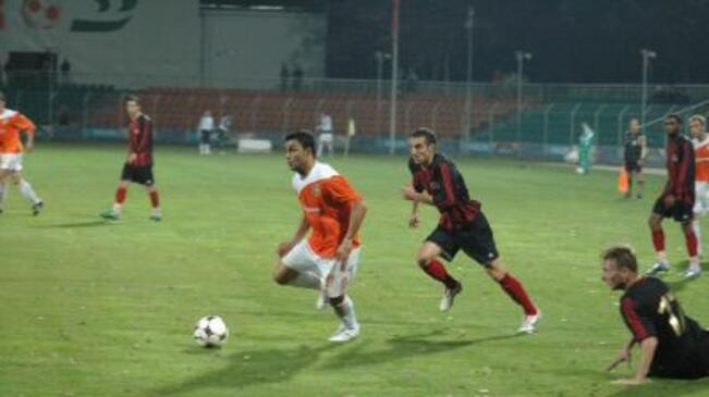 Трима аут за мача с Буньодкор