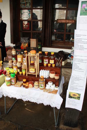 По вино и мед тръгна изложба базар в Боженци