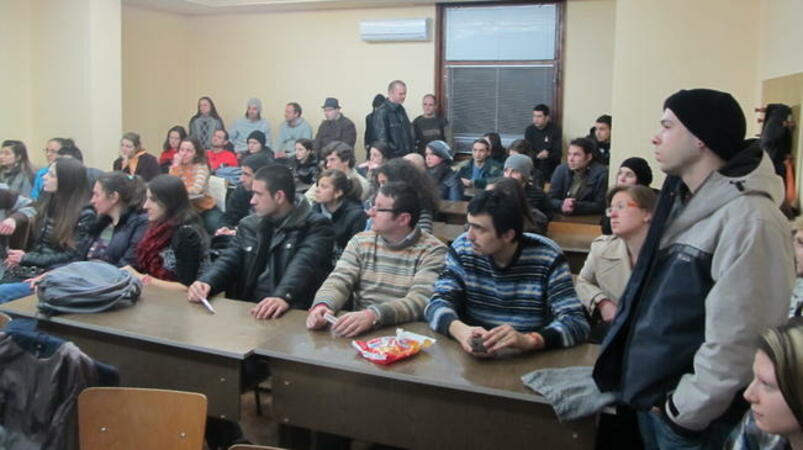 Теми от ACTA до насилието в училище обсъждаха студенти в Търново

