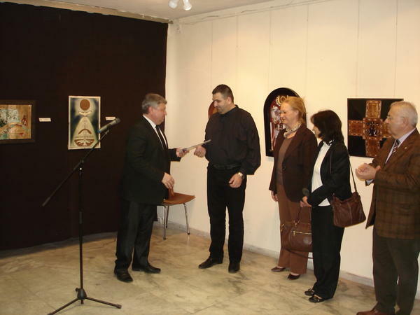 Унгарски майстори на емайла откриха изложба в Плевен