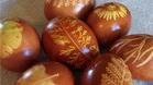 Знаете ли как да приготвите естествени великденски яйца?