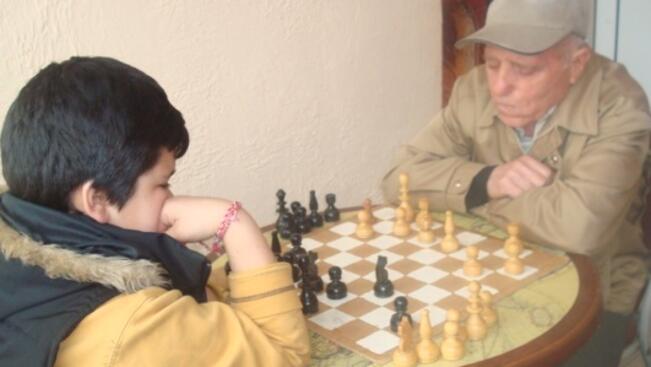 Златарчани играха шах, табла и белот през почивните дни