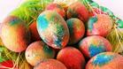 Деца от Център "Милосърдие" украсяват яйца за Великден 