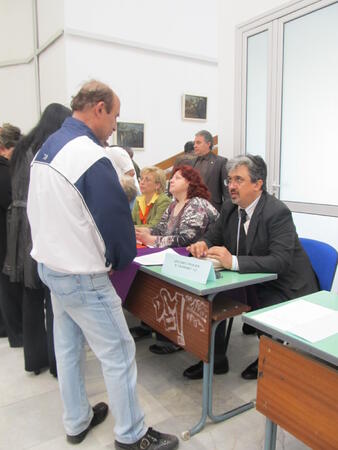 Стотици безработни посетиха трудова борса в Търново