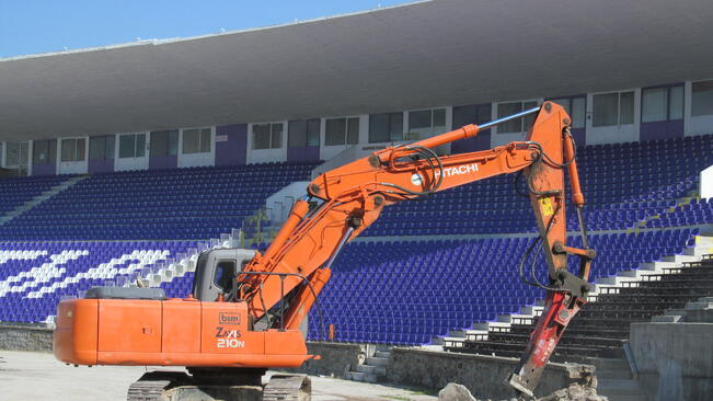 Ремонтират южните спортни зали на стадион "Ивайло" за над 2 млн.лв.