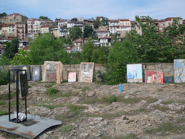 Художници от Великотърновско "кремираха" изкуството си