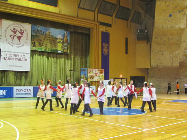 1000 танцьори „разлюляха“ Търновград