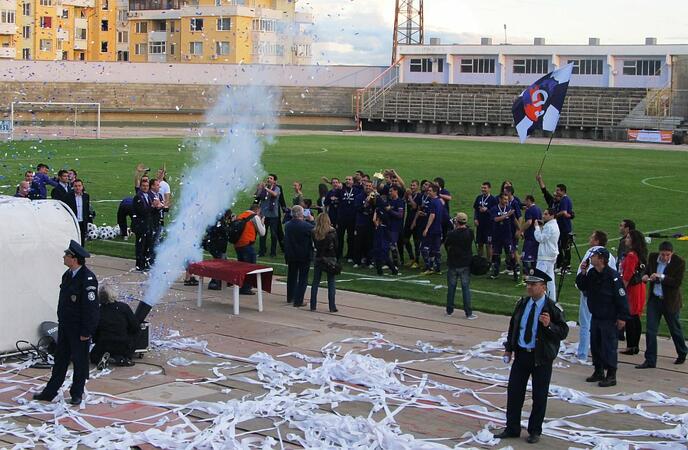 Шампиони! "Етър" се завърна в елита + Видео с феновете