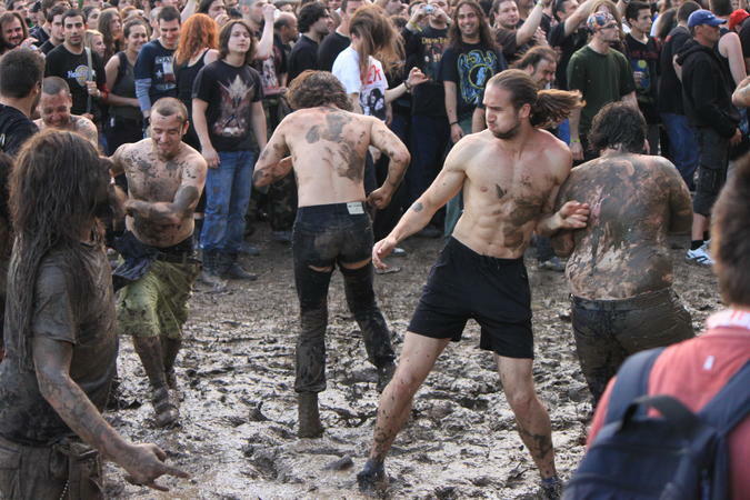 Вижте калното пого на Loud Festival